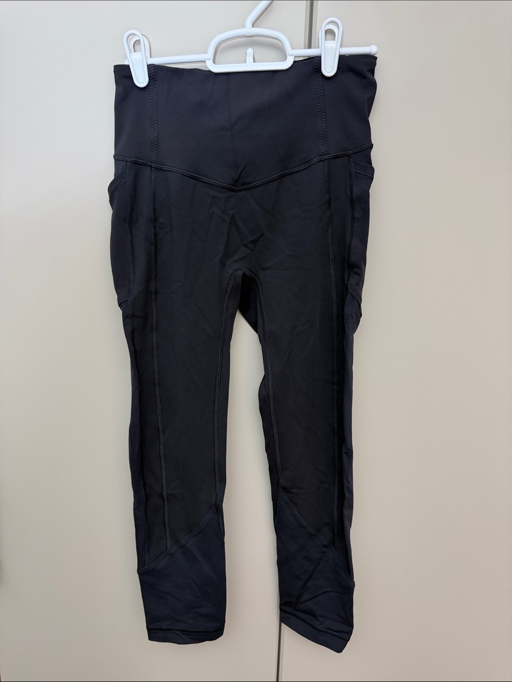 Lululemon Black Cropped Performance Leggings